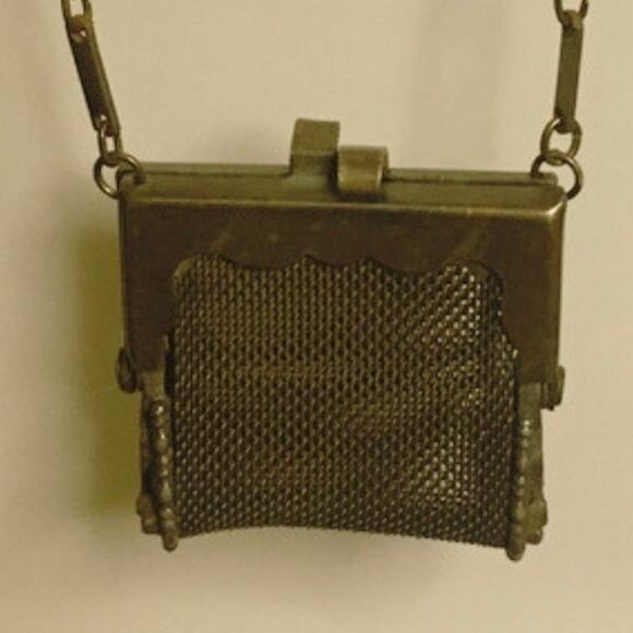 Vintage Art Deco Mesh Purse Pendant Necklace – 1920s Brass Chain Accessory - Picture 3 of 6